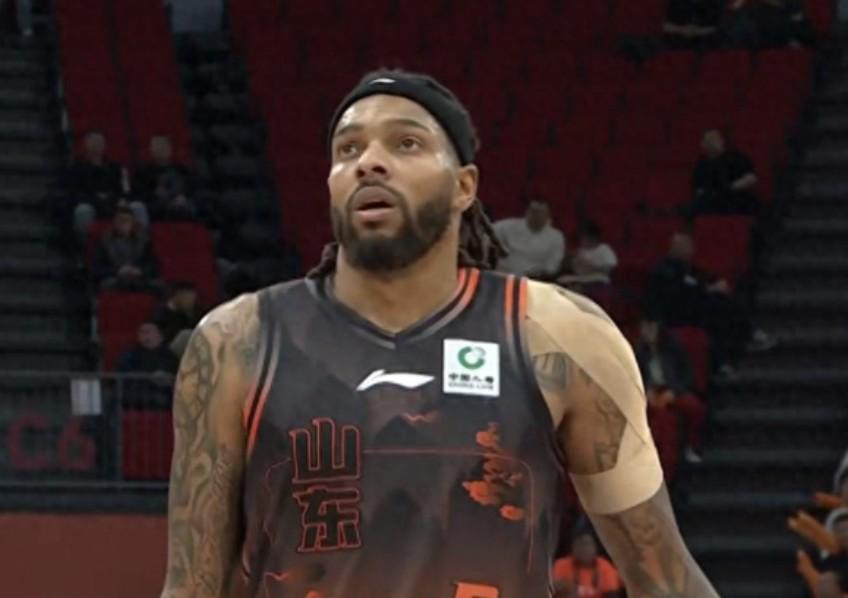 V站官网-记者：山东外援珀塞尔因感冒发烧，缺席今晚对阵宁波的比赛