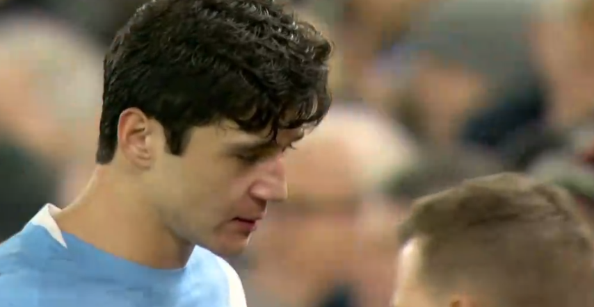 V站-曼城惊魂一刻！胡桑诺夫被撞晕，鼻子肿起大包，多纳鲁马误伤